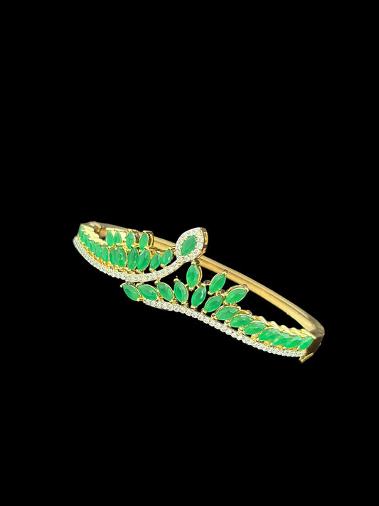 RD(133)Openable emerald coloured AD bracelet