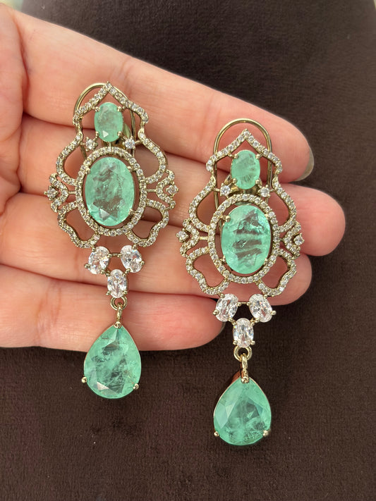 CH(1383)Tara antique mint and ruby coloured necklace
