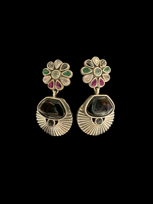 Oxidised pandent set with long chain