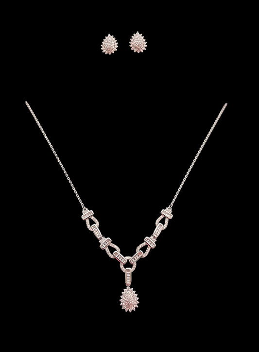 Elegant 925 silver pendant dazzling with CZ stone