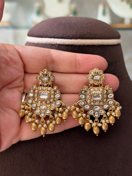 GT(738)Iravati Jadau choker set