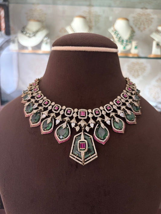 CH(1469)Kusha antique doublet stone necklace