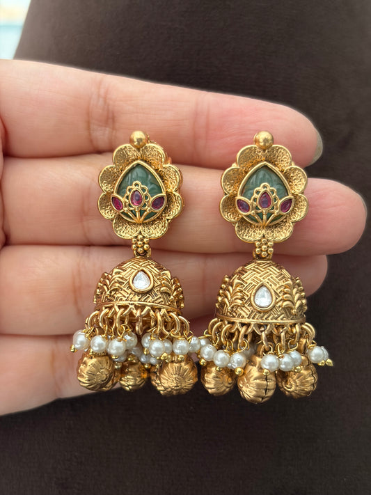 SL(625)Urvashi gold look necklace with pearl