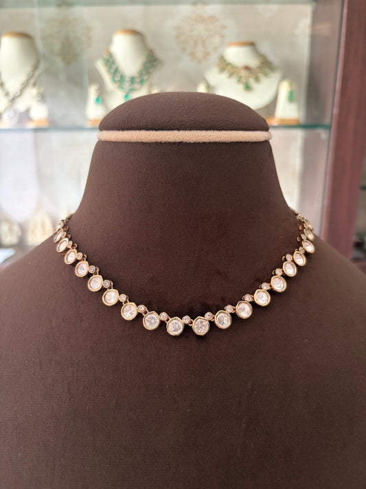 Av(243)Paola single line antique necklace