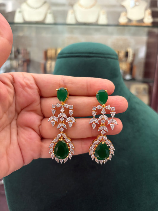 AD necklace with emerald coloured stone