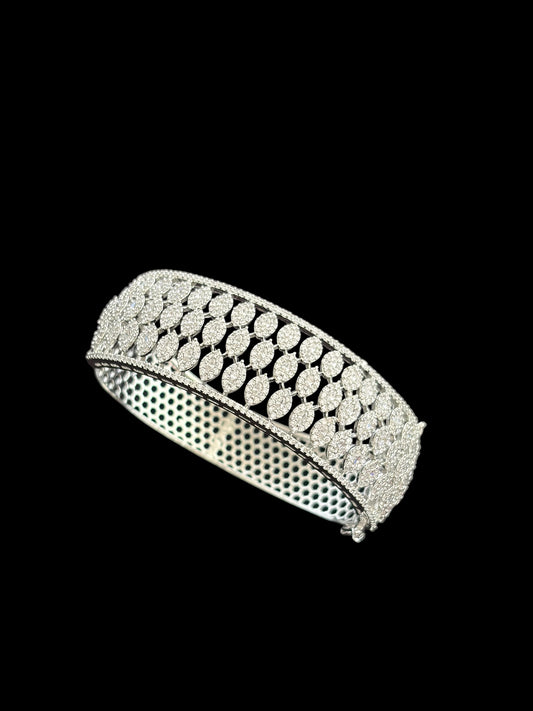 AD openable bracelet