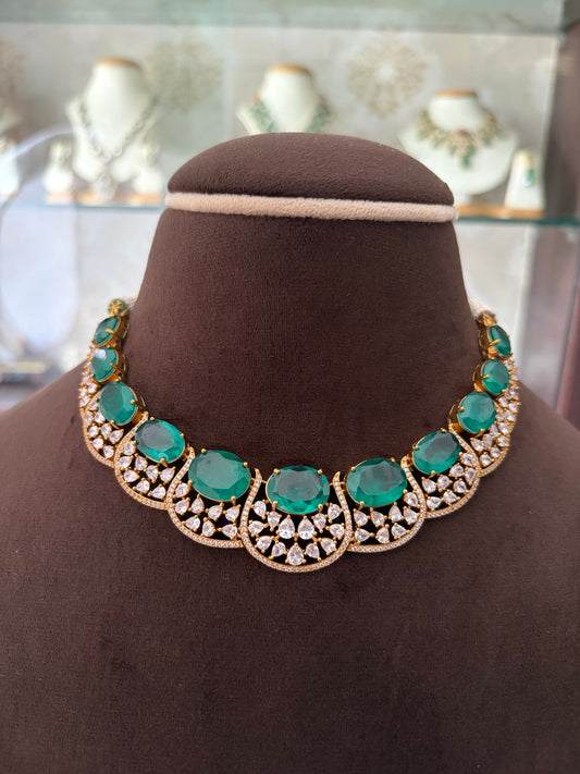 CH(950)Josephine emerald coloured stone necklace